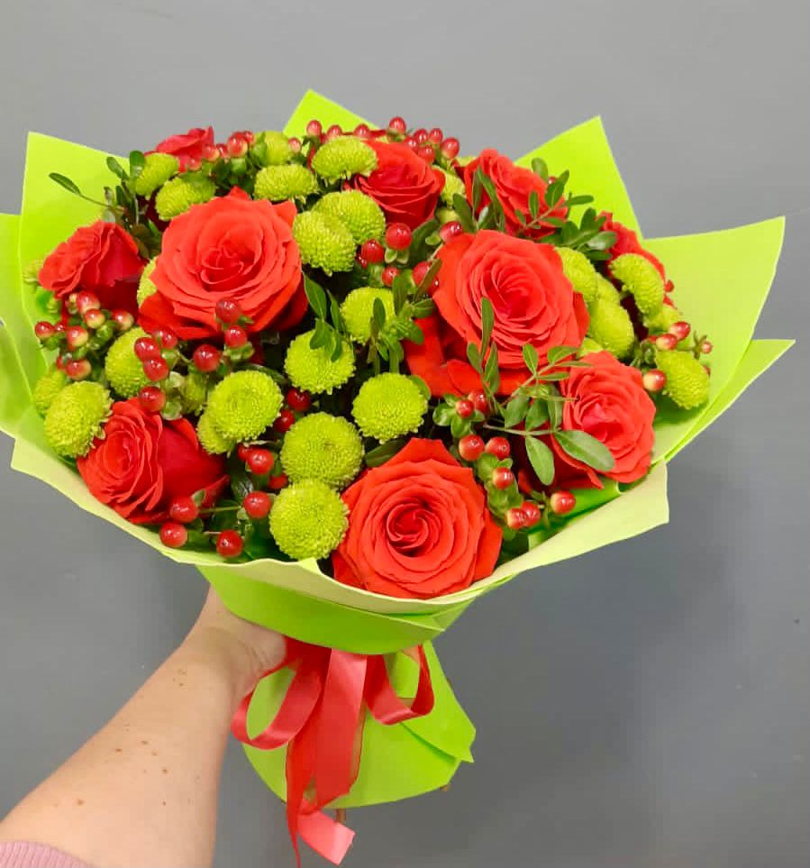 Букет цветов из: Хризантемы и Розы в Сусанино Ленинградская область