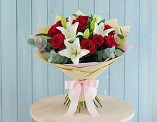 Букет цветов из:  Лилии и Розы в Сусанино Ленинградская область