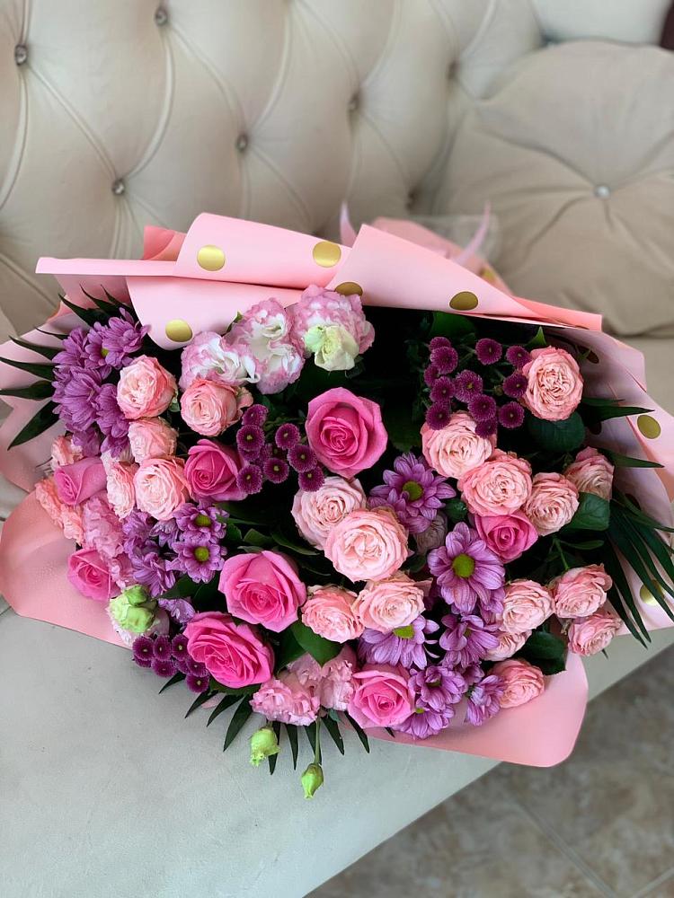 Букет цветов из: Хризантемы, Розы и Лизиантусы в Сусанино Ленинградская область