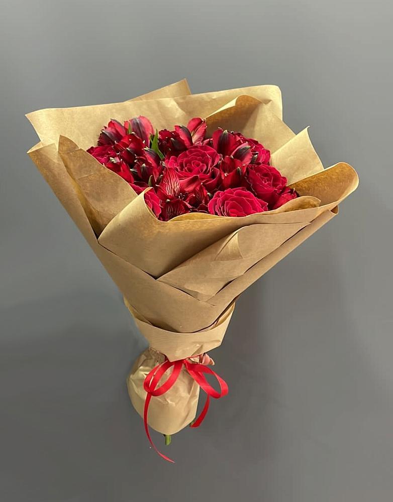 Букет цветов из: Альстромерии и Розы в Сусанино Ленинградская область