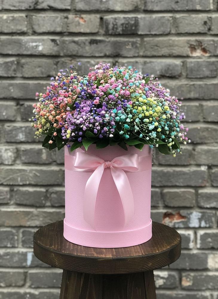 Цветочная композиция из Гипсофила и Розы в шляпной коробке в Сусанино Ленинградская область