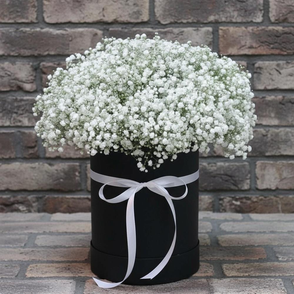 Цветочная композиция из Гипсофила в шляпной коробке в Сусанино Ленинградская область