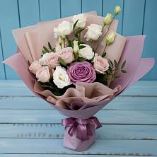 Букет цветов из:  Розы и Лизиантусы в Сусанино Ленинградская область