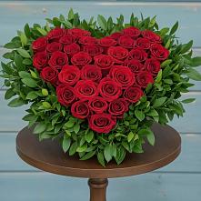 Цветочная композиция из Розы в виде сердца в Сусанино Ленинградская область