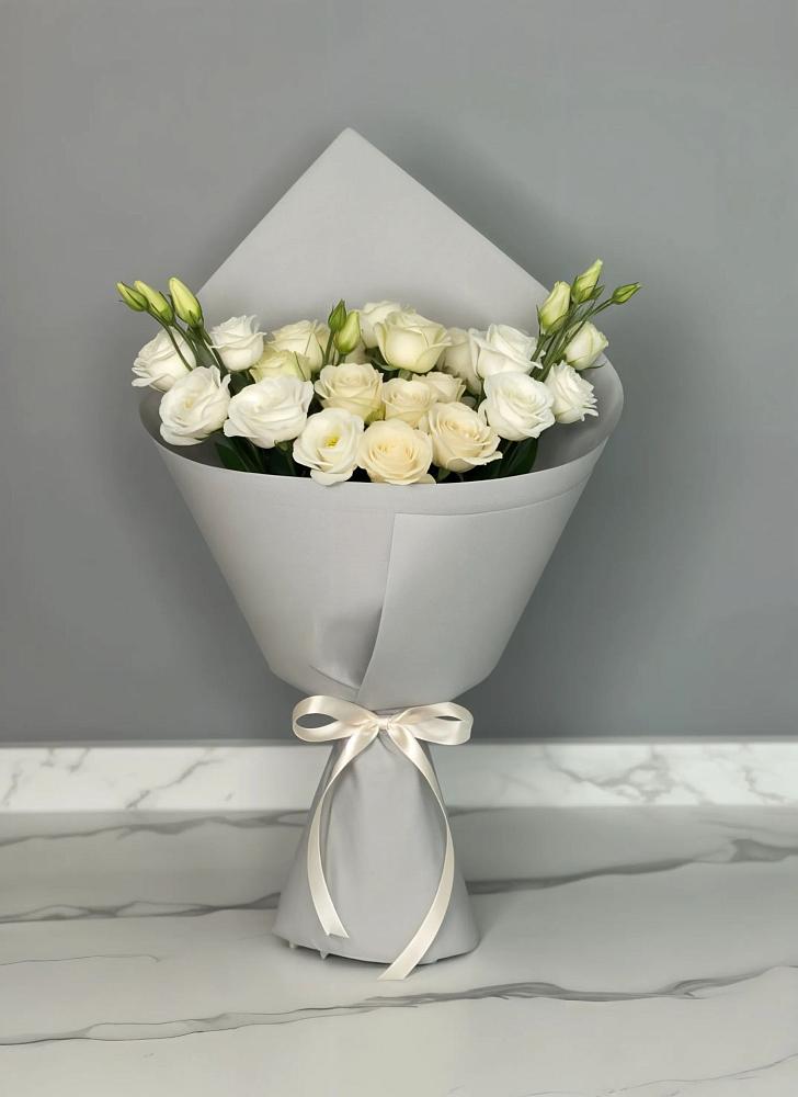 Букет цветов из: Розы и Лизиантусы в Сусанино Ленинградская область