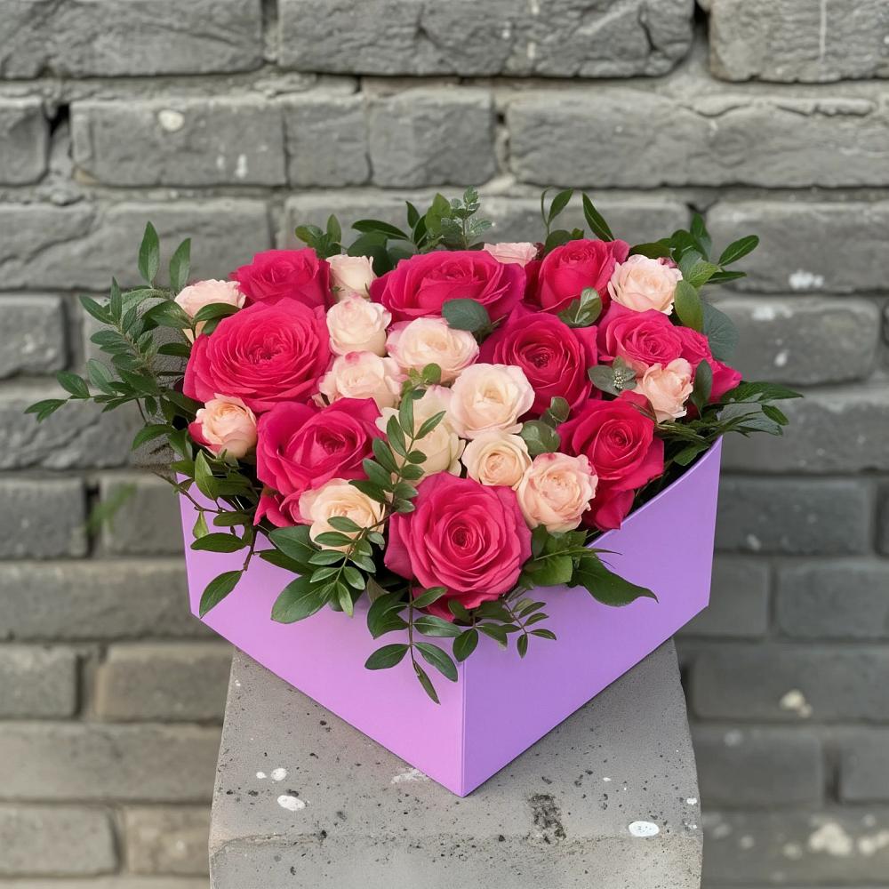 Цветочная композиция из Розы в коробке в Сусанино Ленинградская область