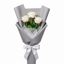 Букет 3 белые розы в Сусанино Ленинградская область