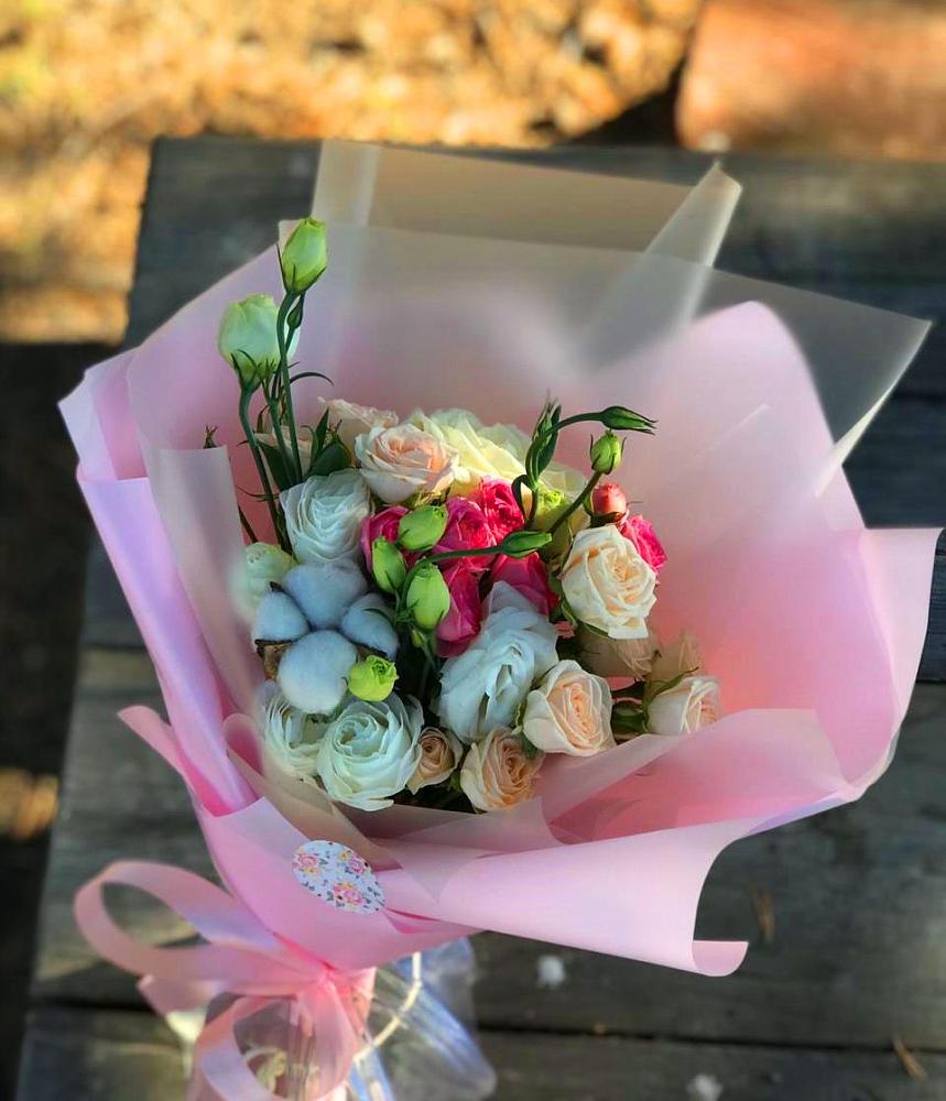 Букет цветов из: Розы и Лизиантусы в Сусанино Ленинградская область