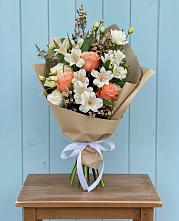 Букет цветов из:  Альстромерии, Лизиантусы, Розы и Хризантемы в Сусанино Ленинградская область