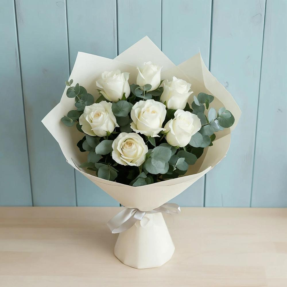 Букет Белые розы в Эвкалипте в Сусанино Ленинградская область