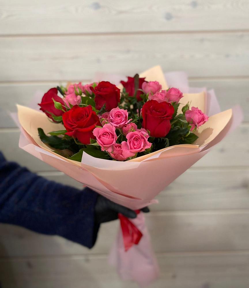 Букет цветов из: Розы в Сусанино Ленинградская область