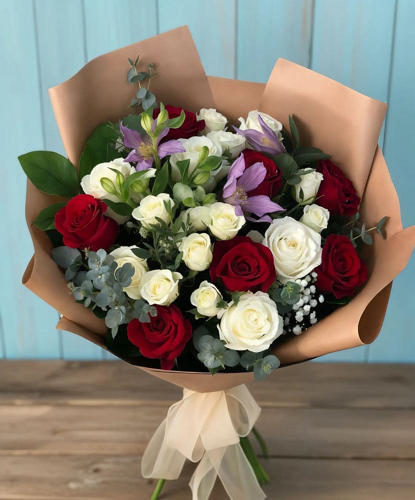 Букет цветов из: Розы и Альстромерии в Сусанино Ленинградская область