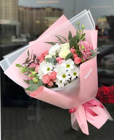 Букет цветов из: Розы, Лизиантусы и Хризантемы в Сусанино Ленинградская область