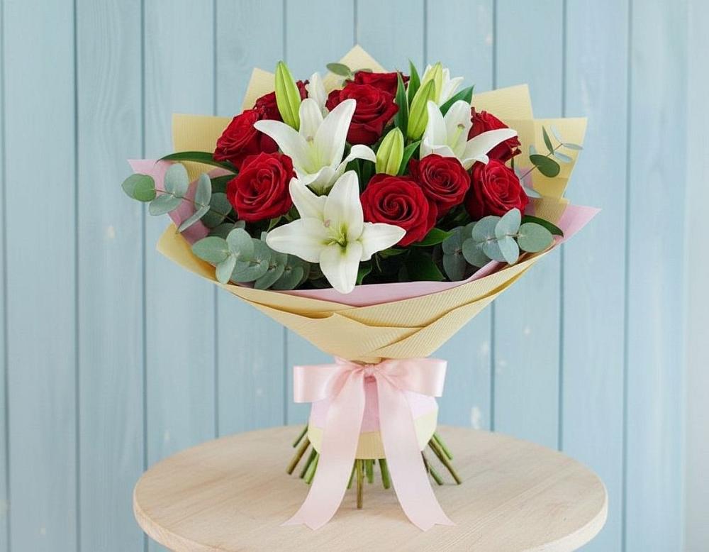 Букет цветов из: Лилии и Розы в Сусанино Ленинградская область